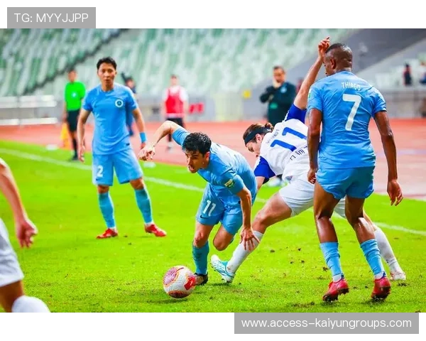 深圳新鹏城边后卫套上，低平球横扫门前险些进网